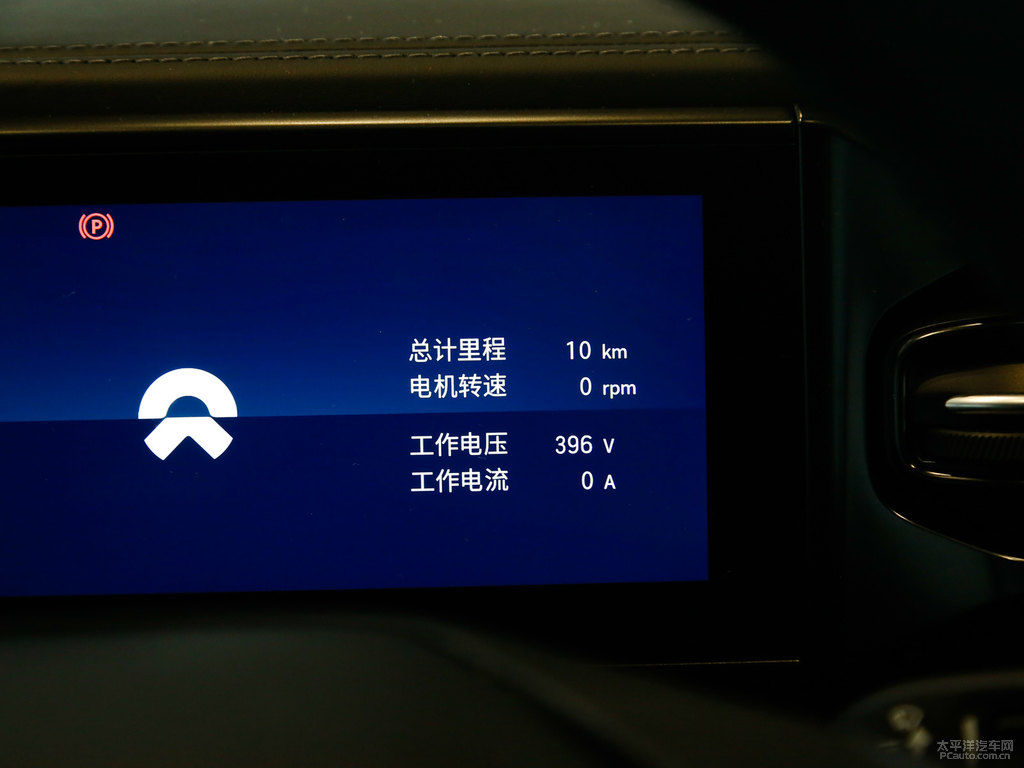 天藍(lán)蔚來ES8中控內(nèi)飾圖片