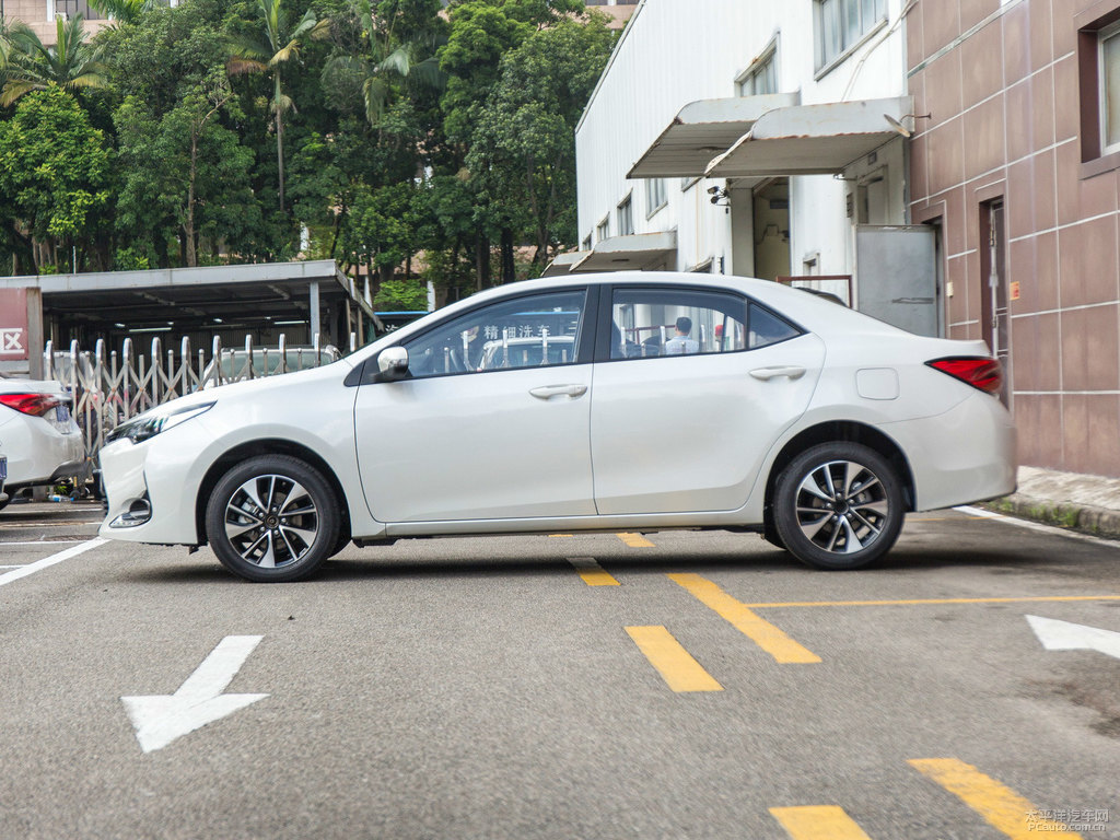 珍珠白雷凌整車外觀外觀圖片