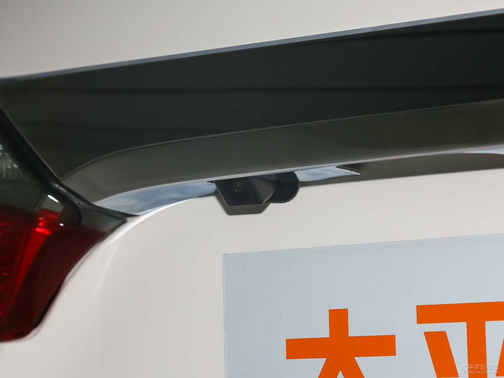 超級(jí)白色卡羅拉車(chē)尾外觀圖片