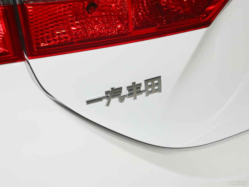 超級白色卡羅拉車尾外觀圖片