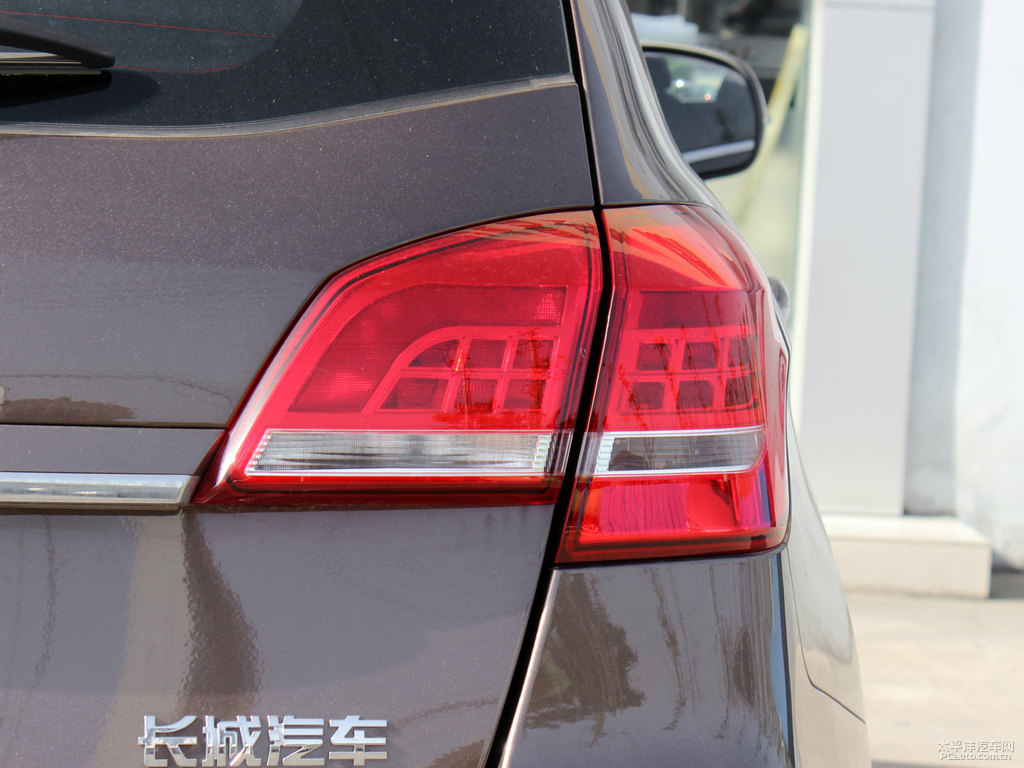 可可棕哈弗H2車尾外觀圖片
