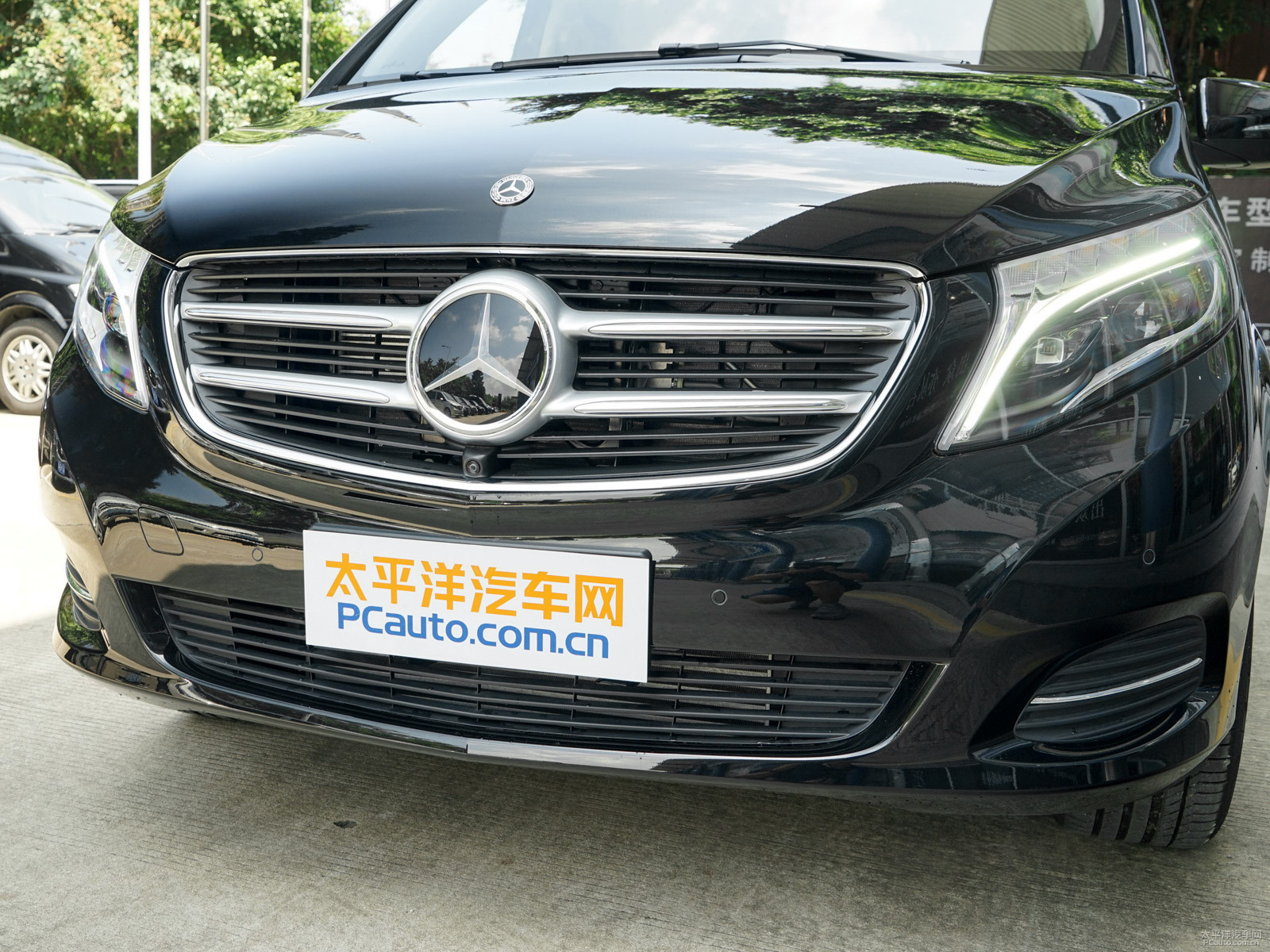 奔馳V級外觀高清大圖