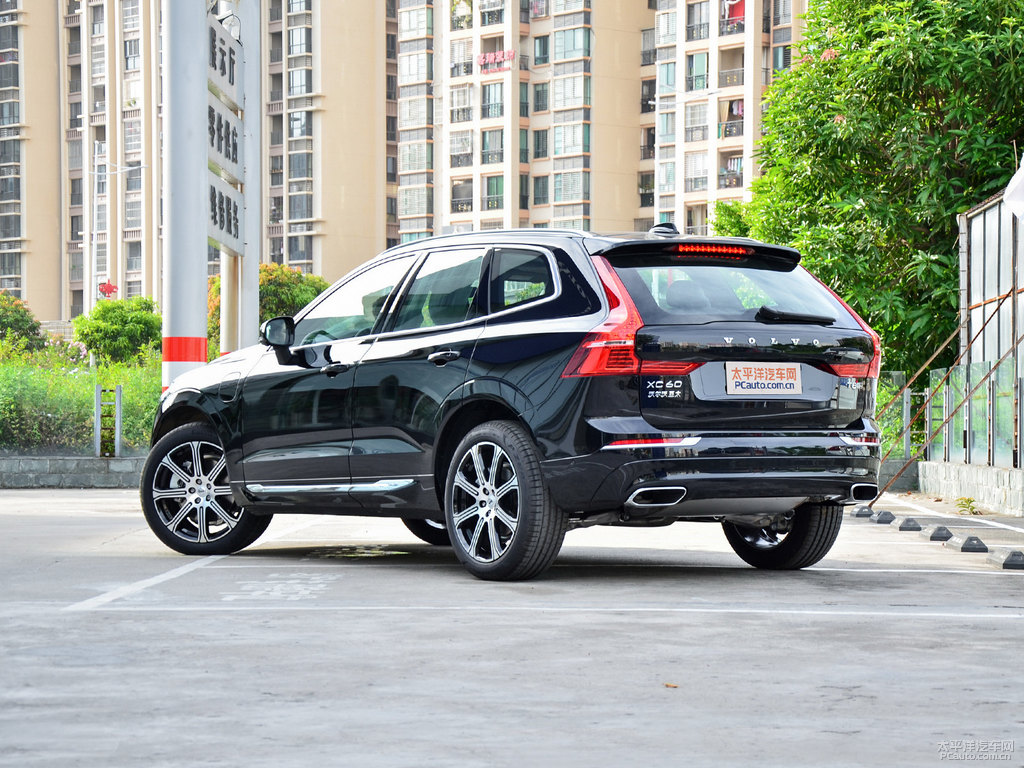 瑪瑙黑沃爾沃XC60新能源整車外觀外觀圖片