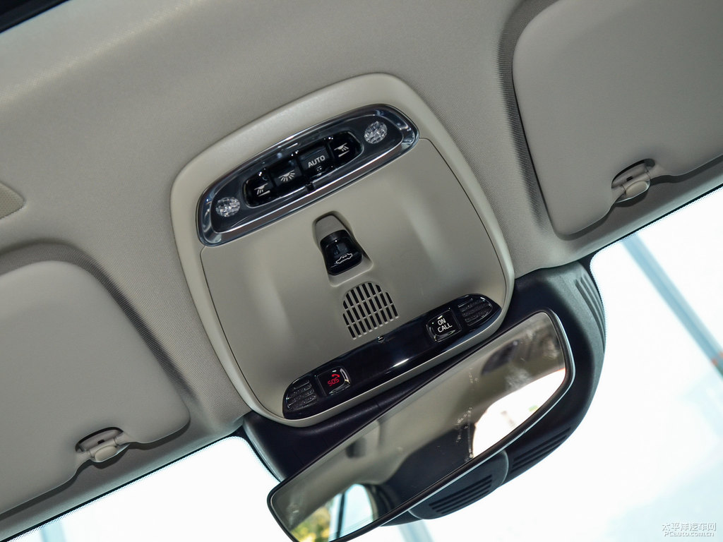 瑪瑙黑沃爾沃XC60新能源車廂內(nèi)飾圖片