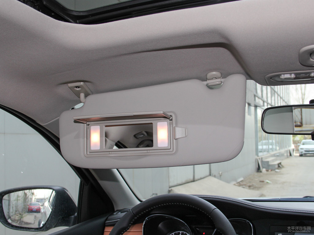 珠光白啟辰T70車廂內(nèi)飾圖片
