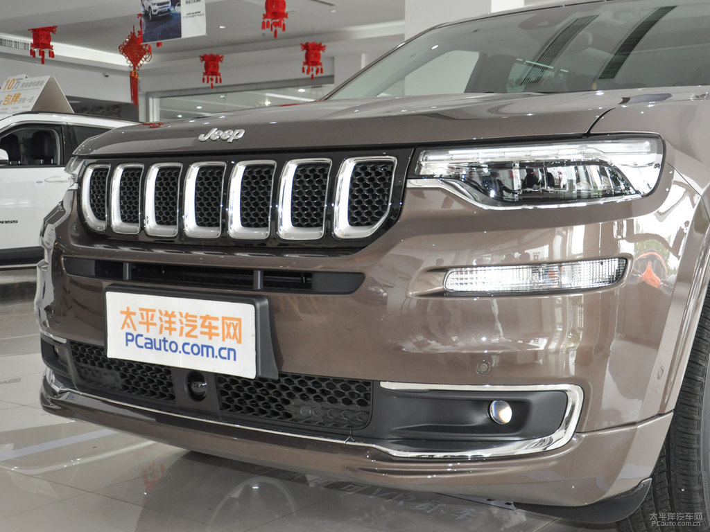阿布扎比棕大指揮官車頭外觀圖片