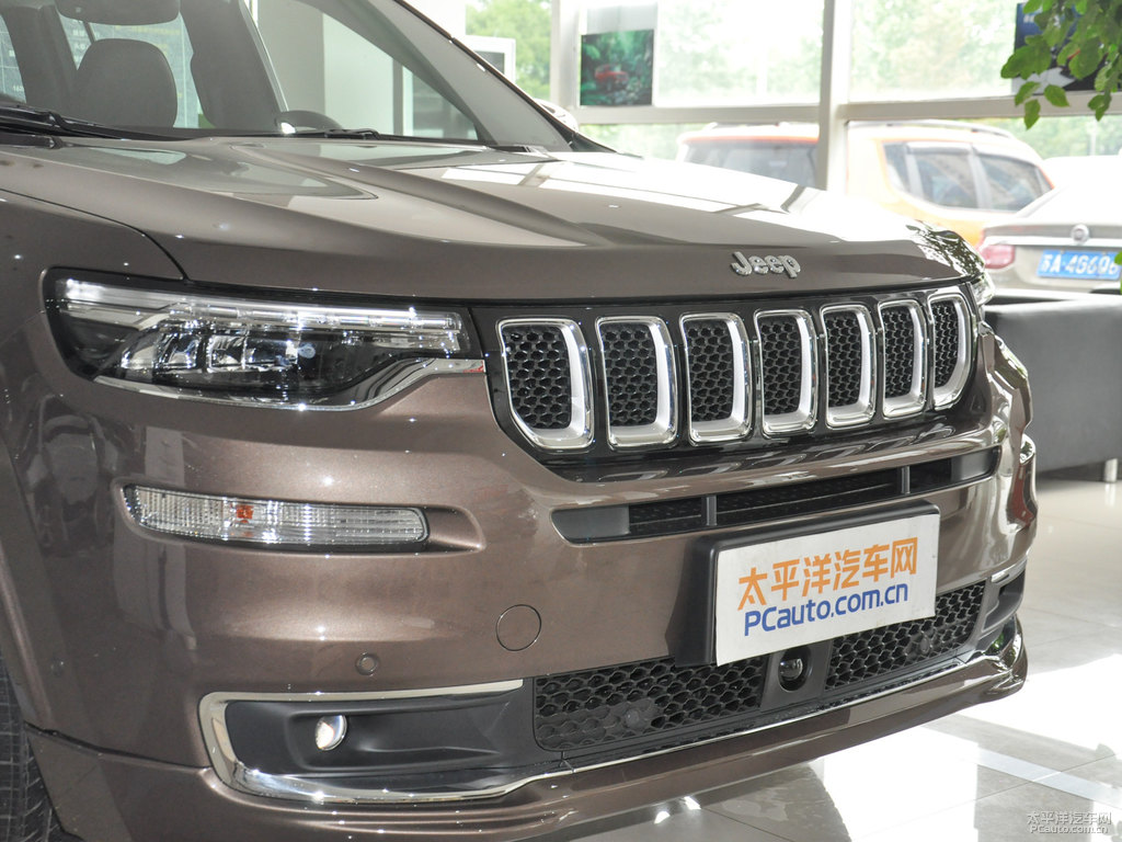 阿布扎比棕大指揮官車頭外觀圖片