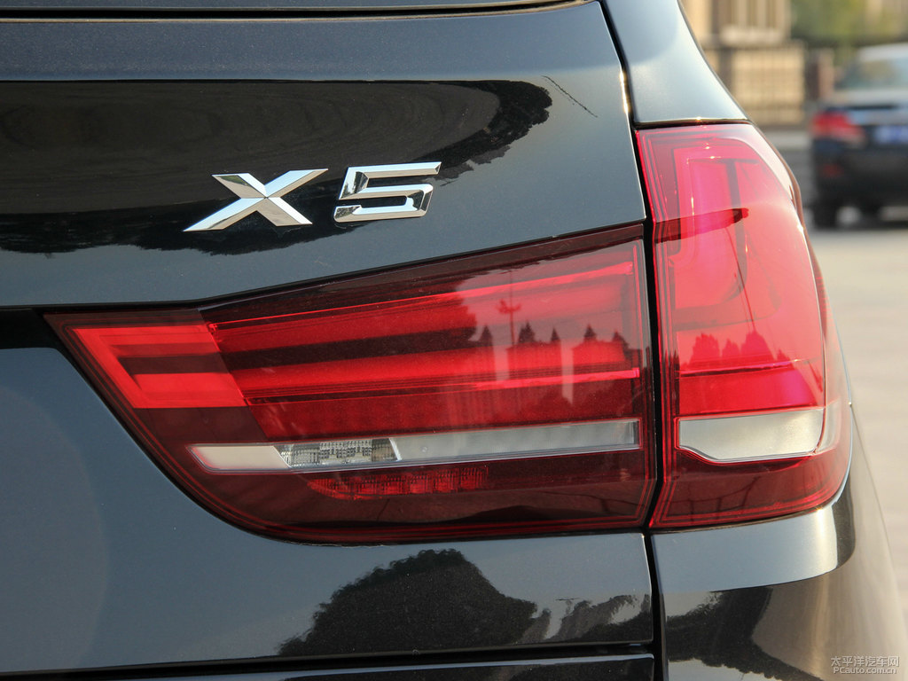 黑色寶馬X5(進(jìn)口)車(chē)尾外觀圖片