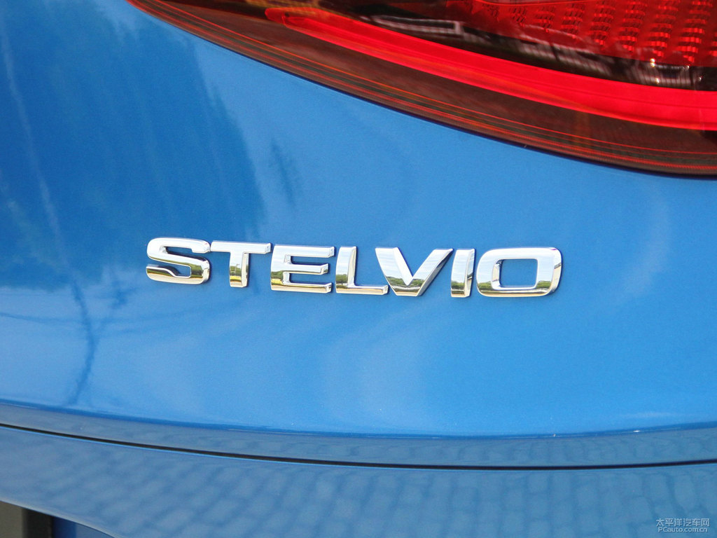 米薩諾藍(lán)Stelvio斯坦維車尾外觀圖片