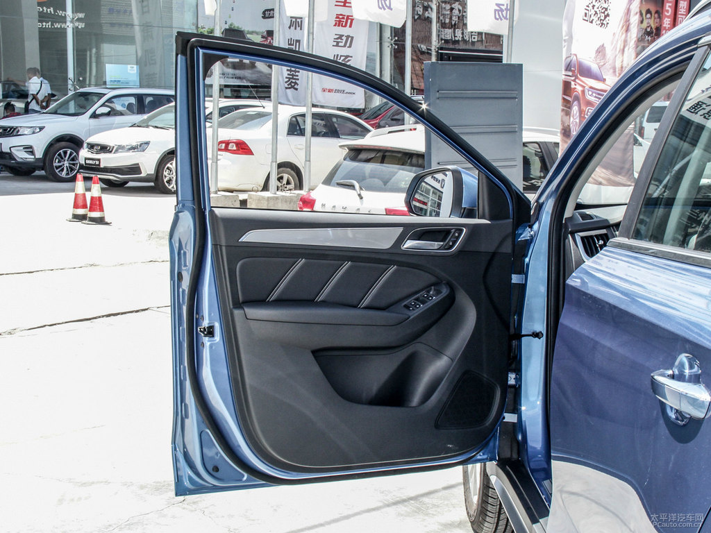 索爾藍(lán)榮威RX5車廂內(nèi)飾圖片