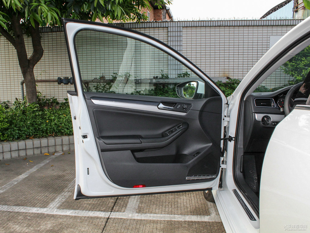 極地白速騰車廂內(nèi)飾圖片
