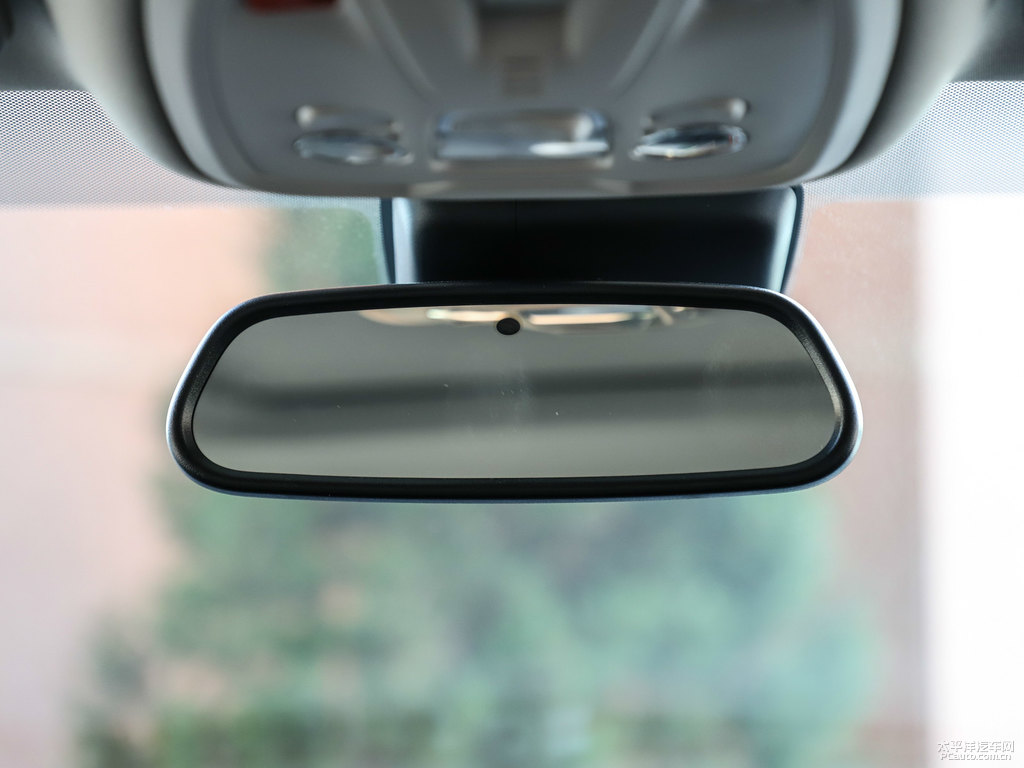 晴空藍(lán)標(biāo)致408車(chē)廂內(nèi)飾圖片