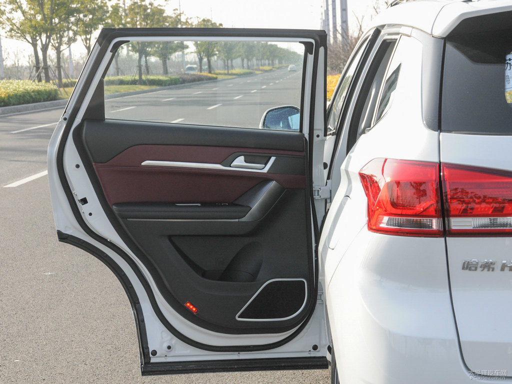 漢密爾頓白哈弗H6 Coupe車廂內(nèi)飾圖片