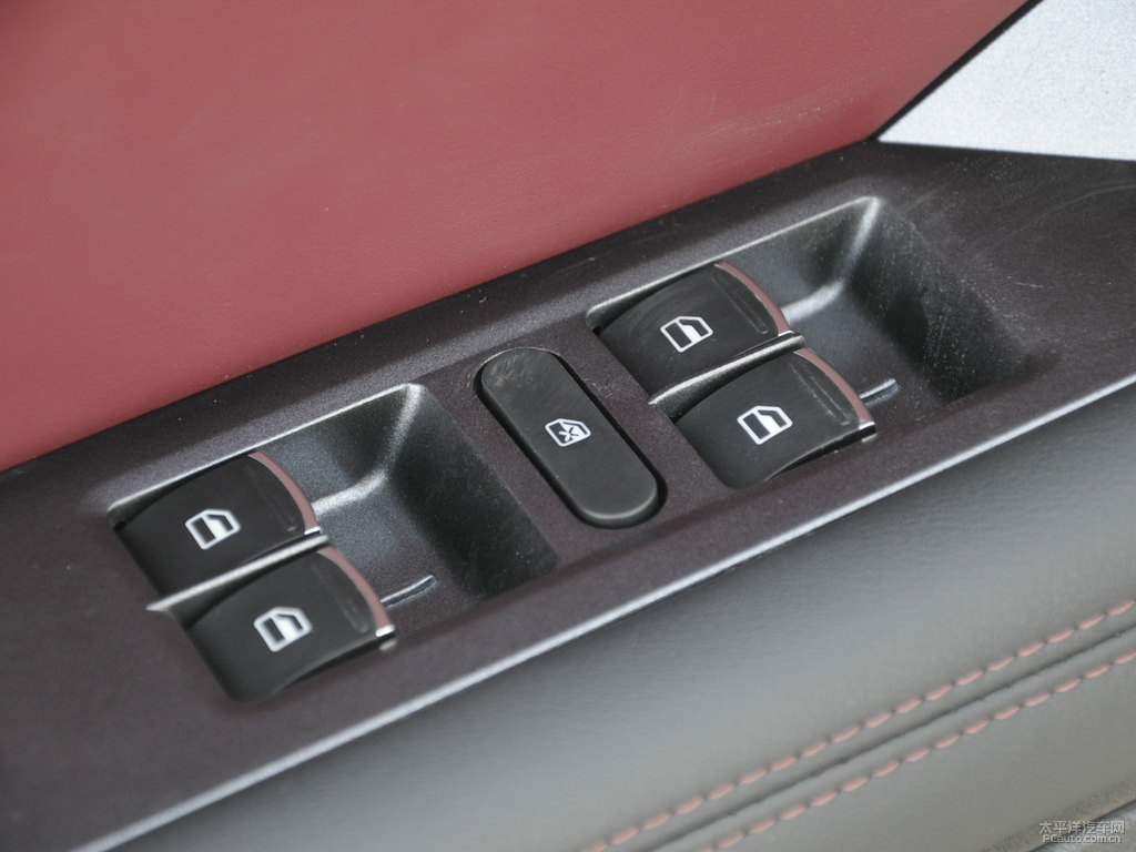 漢密爾頓白哈弗H6 Coupe車廂內(nèi)飾圖片