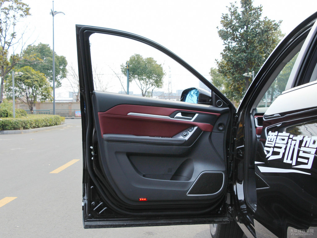 玄晶黑哈弗H6 Coupe車廂內(nèi)飾圖片