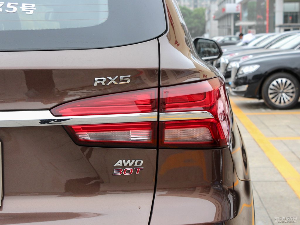 巧克力棕榮威RX5車尾外觀圖片