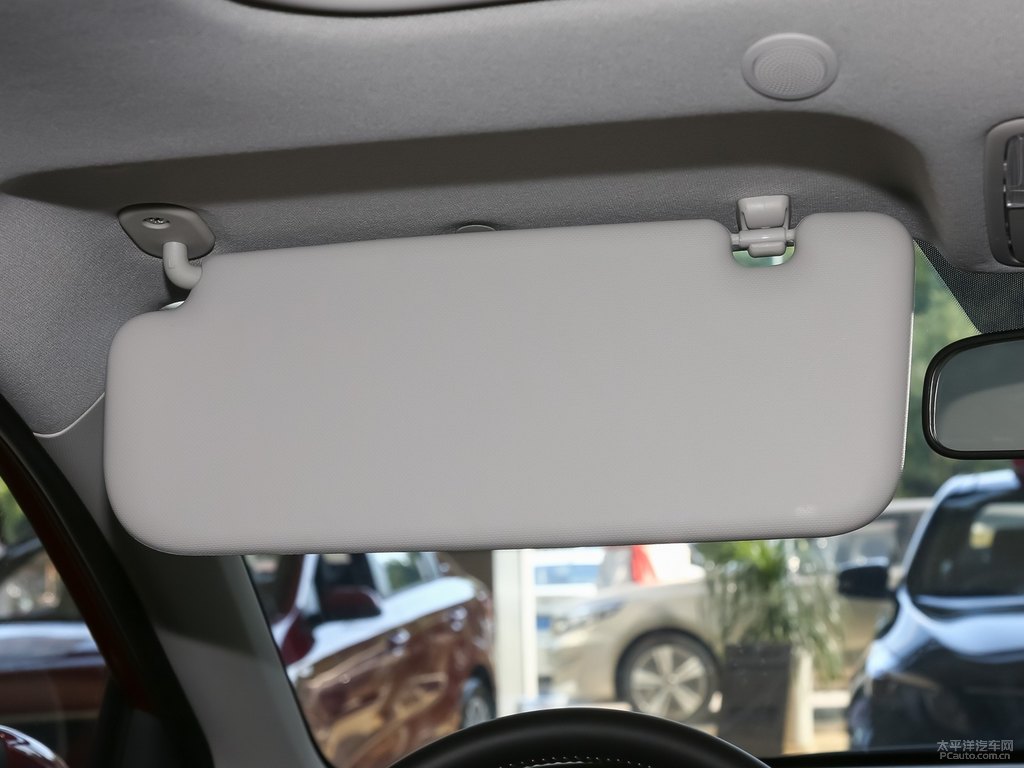 星幕橙奕跑車廂內(nèi)飾圖片