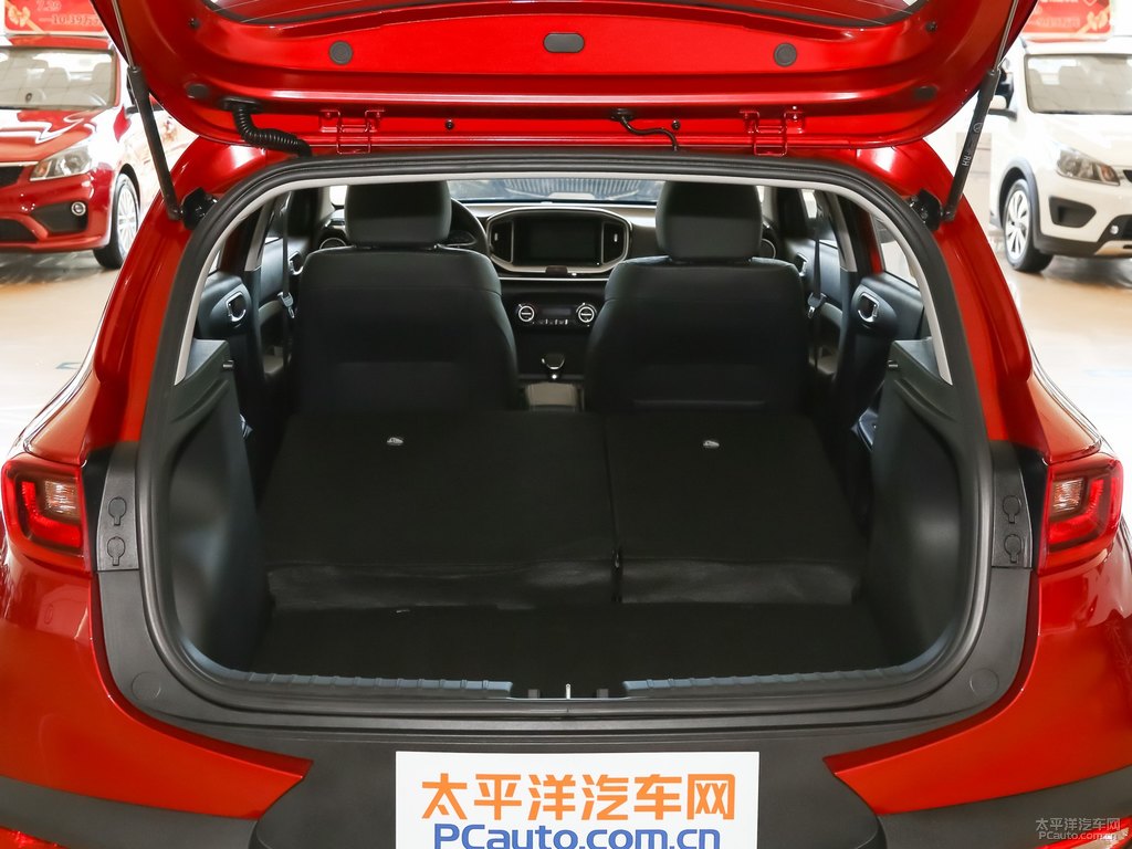 星幕橙奕跑后備廂空間圖片
