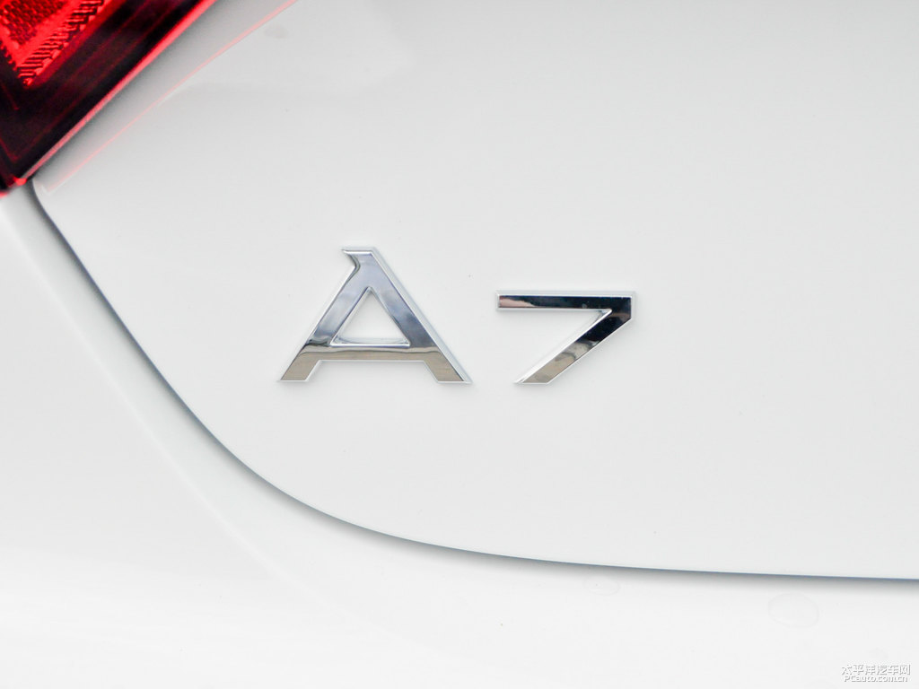 冰川白奧迪A7車尾外觀圖片