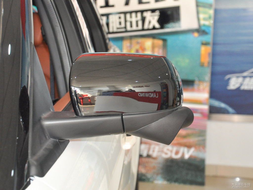 昆侖白陸風(fēng)X7車身外觀圖片