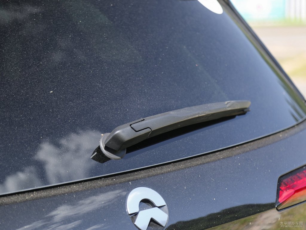 深空黑蔚來ES8車尾外觀圖片