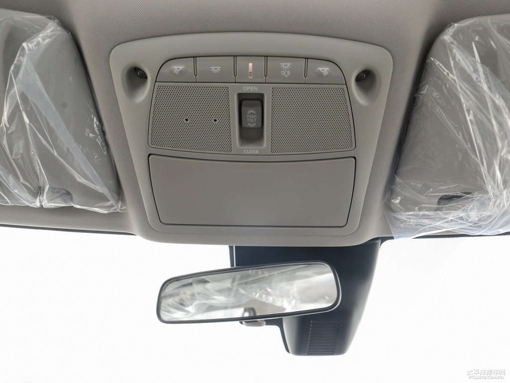 珠光白奇駿車廂內(nèi)飾圖片