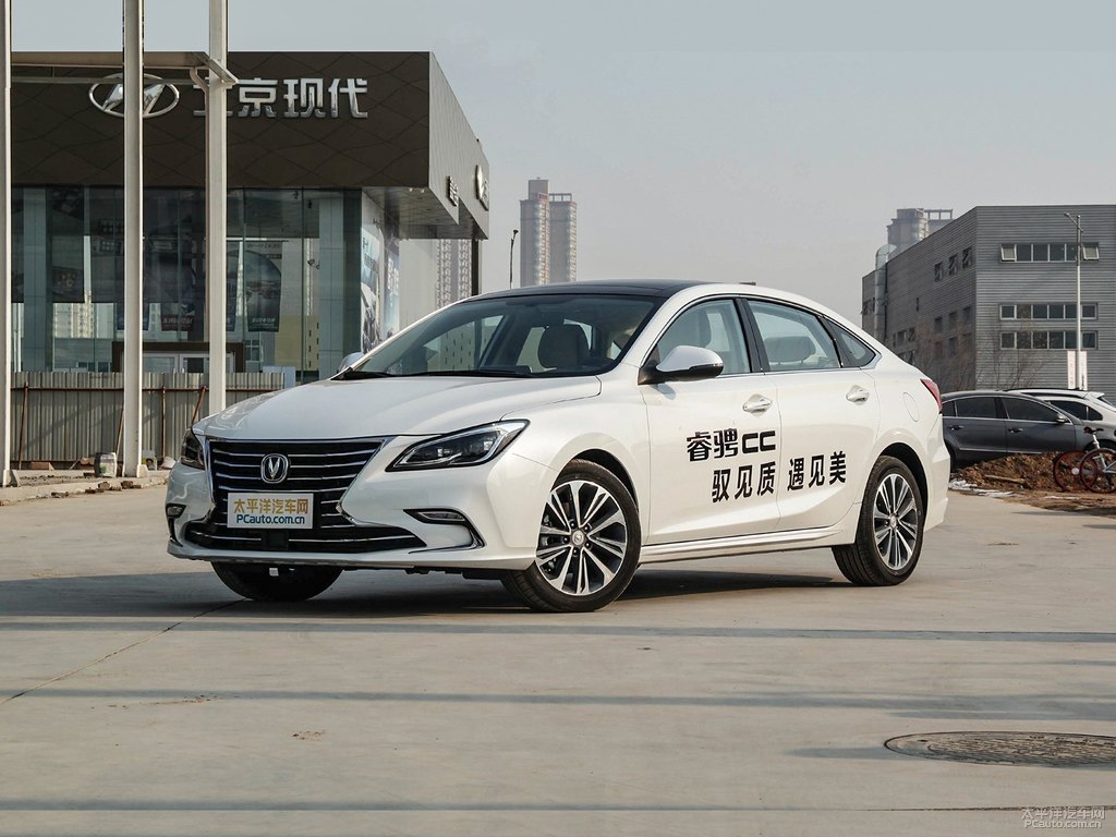 月光白睿騁CC整車外觀外觀圖片