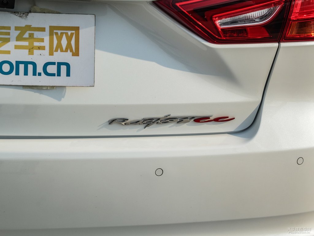 月光白睿騁CC車尾外觀圖片