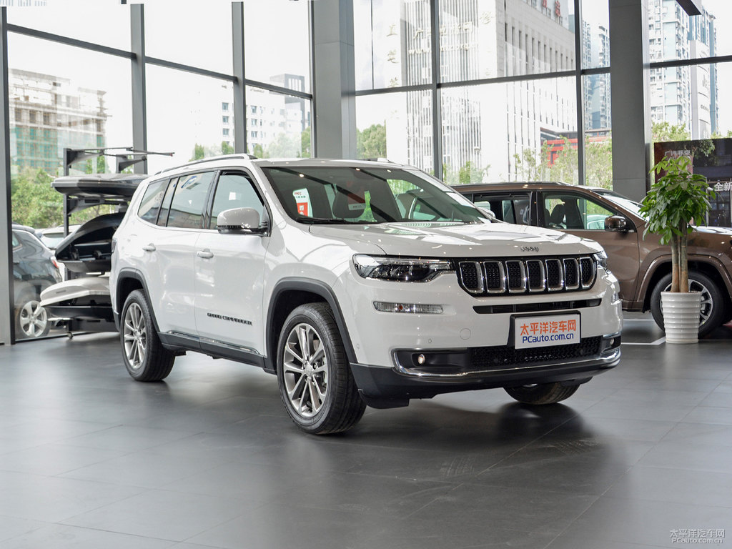 喀納斯白大指揮官整車外觀外觀圖片