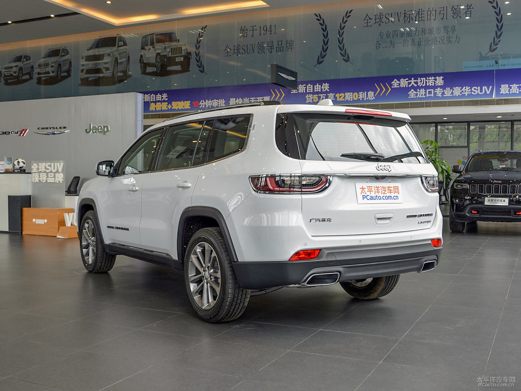 喀納斯白大指揮官整車外觀外觀圖片