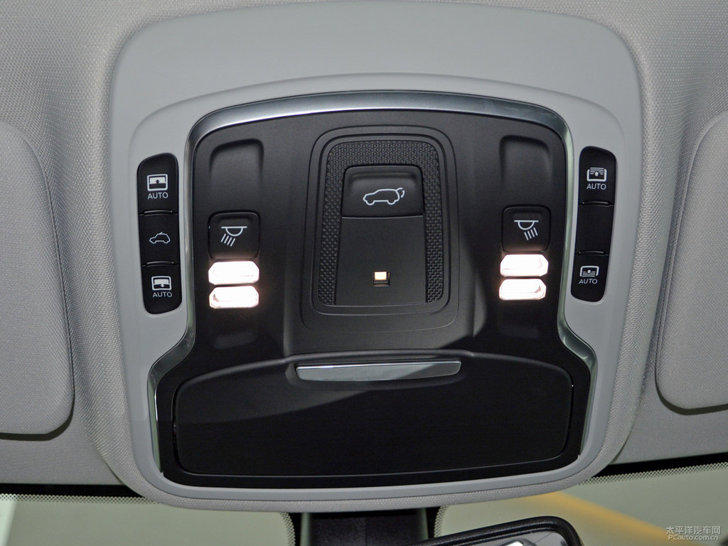 喀納斯白大指揮官車廂內(nèi)飾圖片
