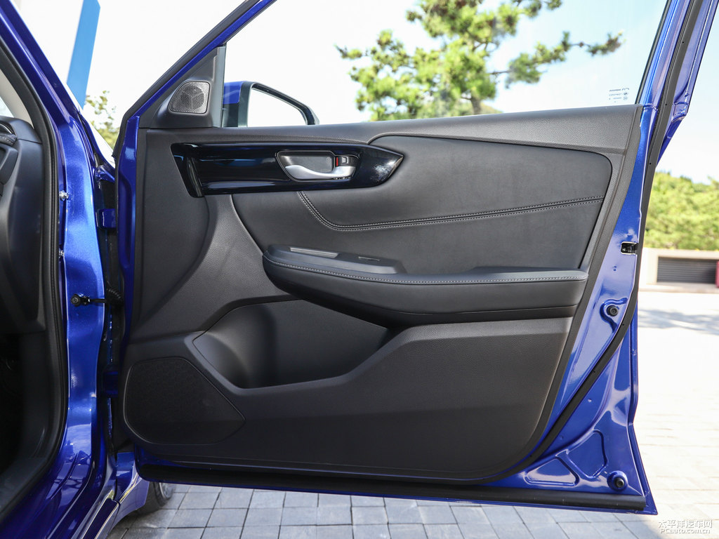 極光藍(lán)凌派車廂內(nèi)飾圖片