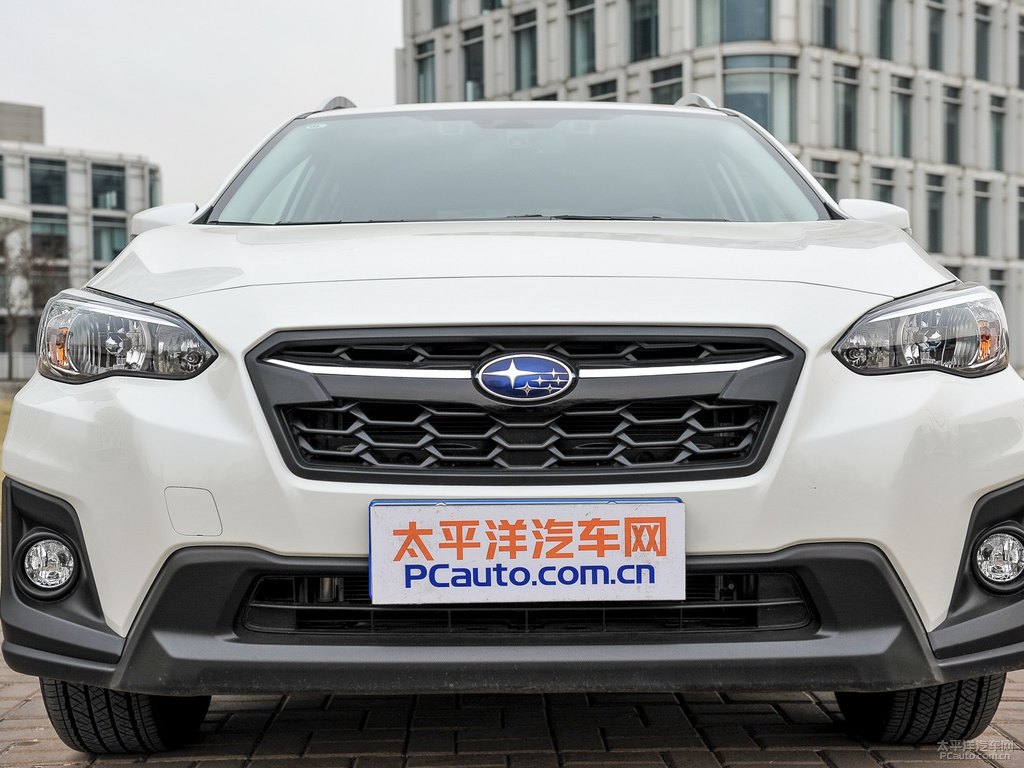 水晶珠光白斯巴魯XV車頭外觀圖片