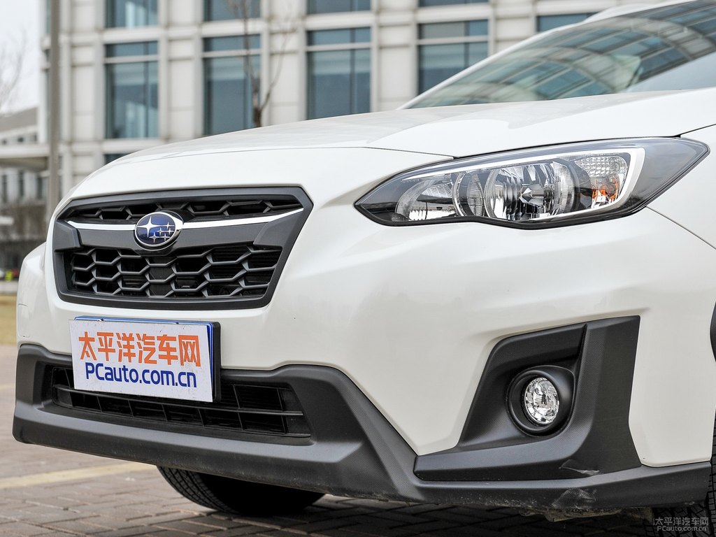 水晶珠光白斯巴魯XV車頭外觀圖片