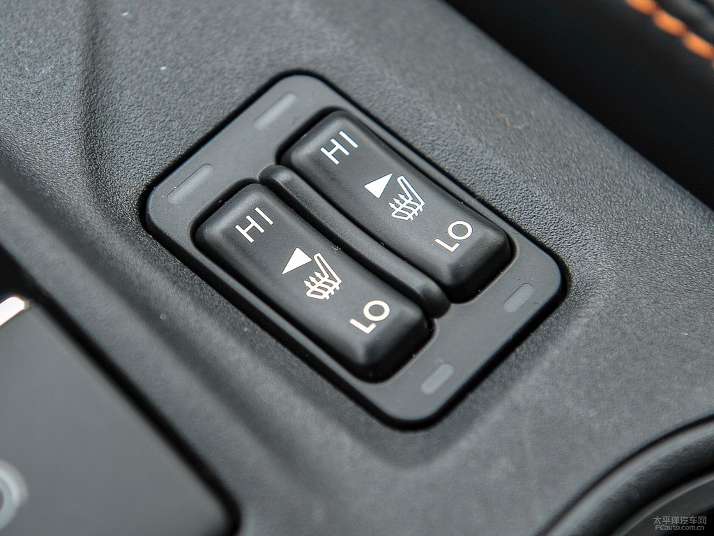 水晶珠光白斯巴魯XV座椅內(nèi)飾圖片
