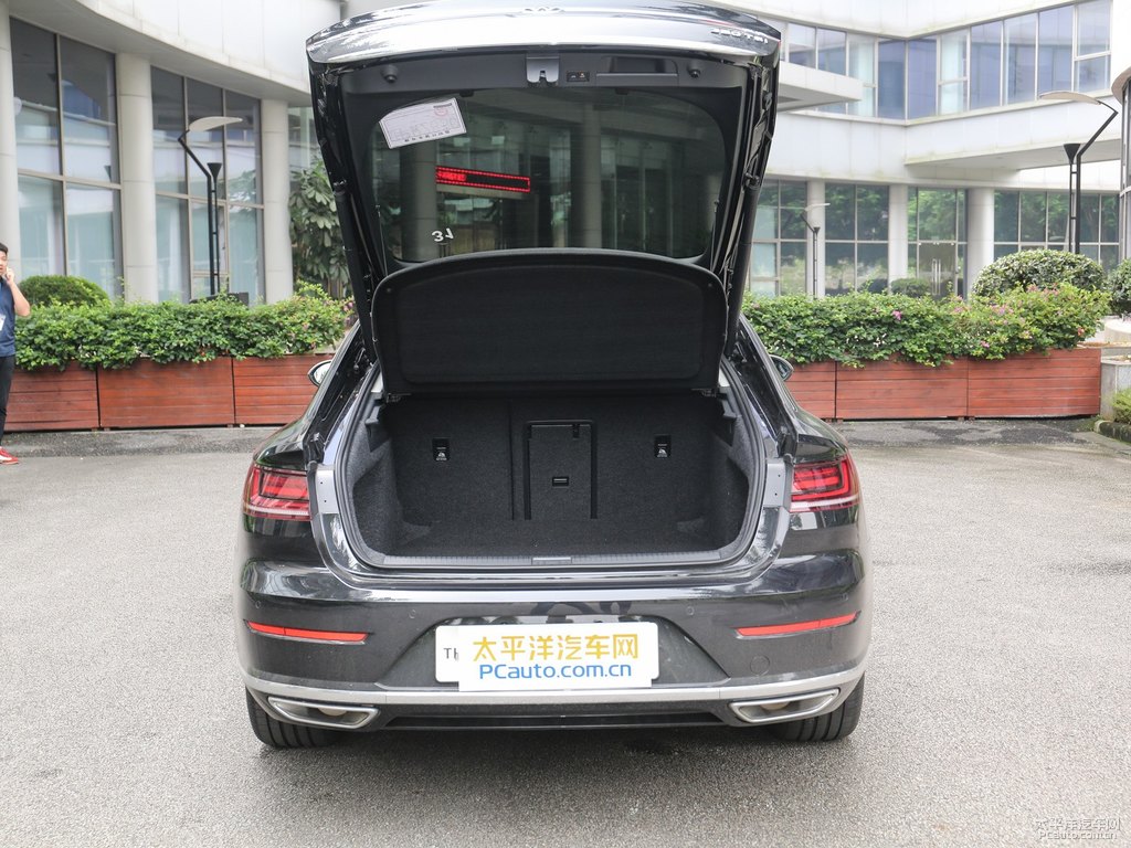 幻影黑大眾CC后備廂空間圖片