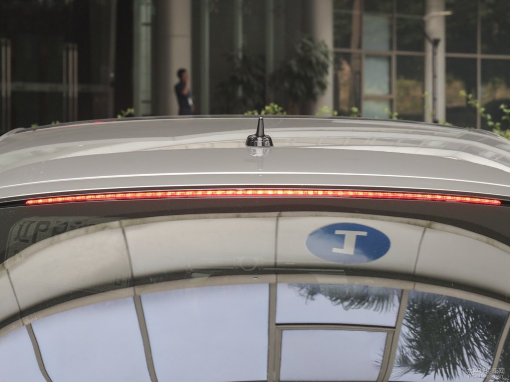 雅士銀大眾CC車尾外觀圖片
