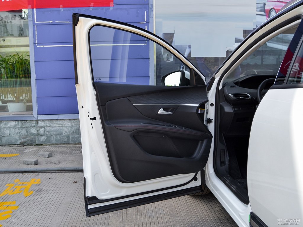 珠光白標(biāo)致4008車廂內(nèi)飾圖片