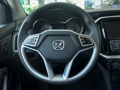 馭勝S350內(nèi)飾實(shí)拍圖