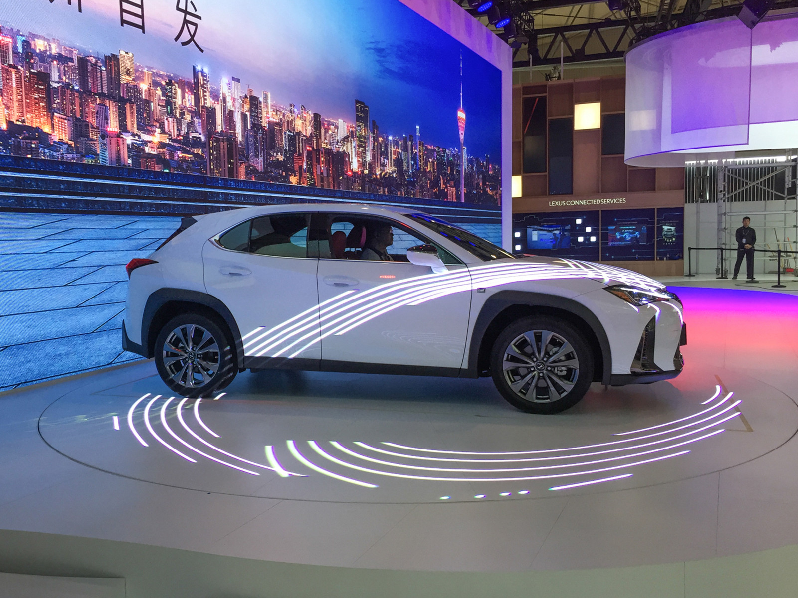 雷克薩斯UX車(chē)展高清大圖