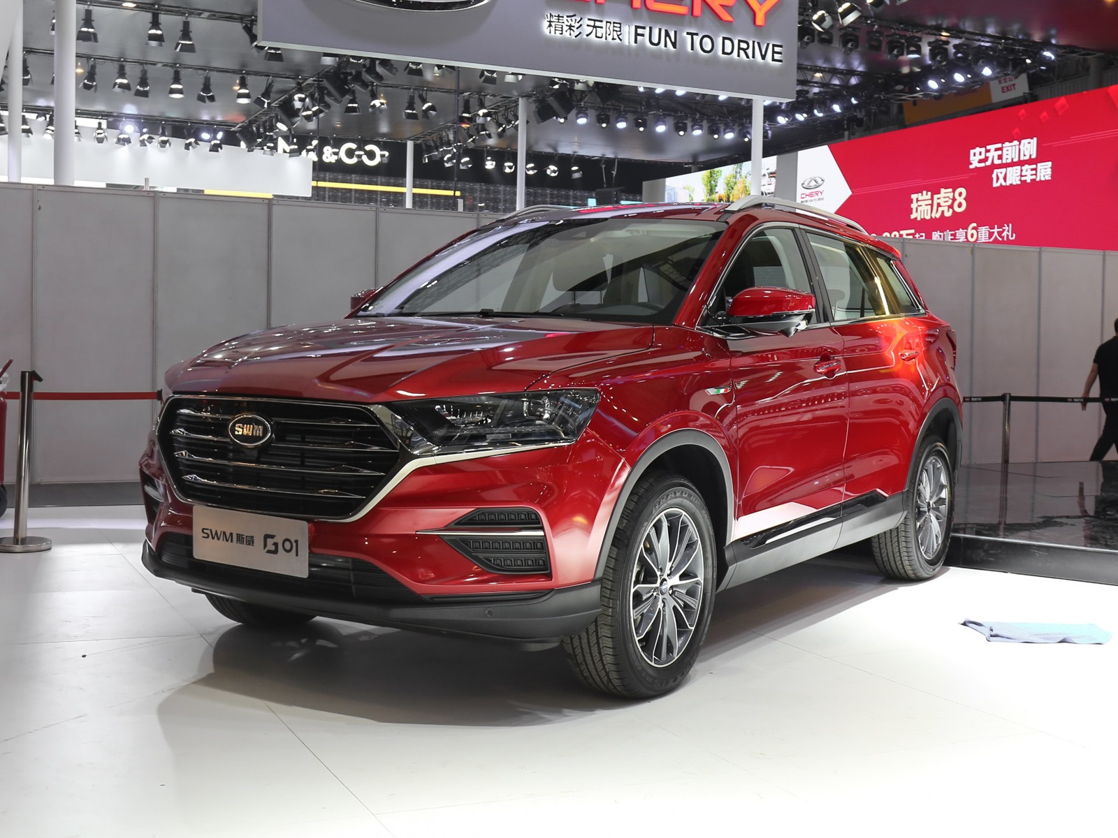 SWM斯威G01車(chē)展高清大圖
