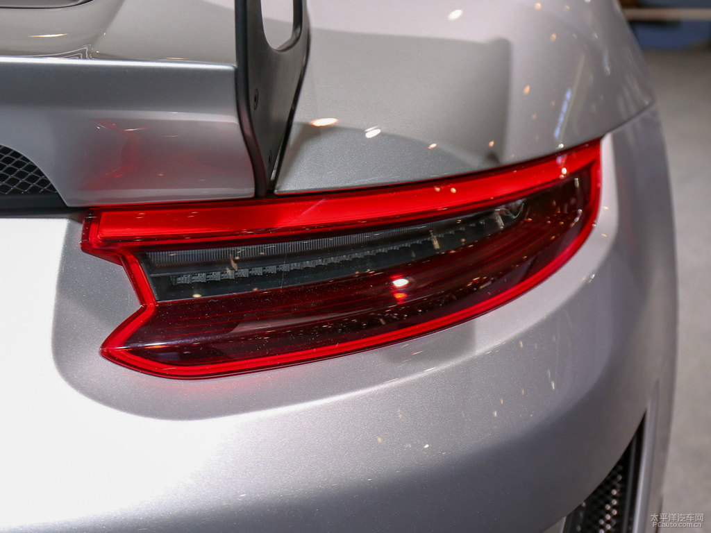 GT銀保時(shí)捷911車尾外觀圖片