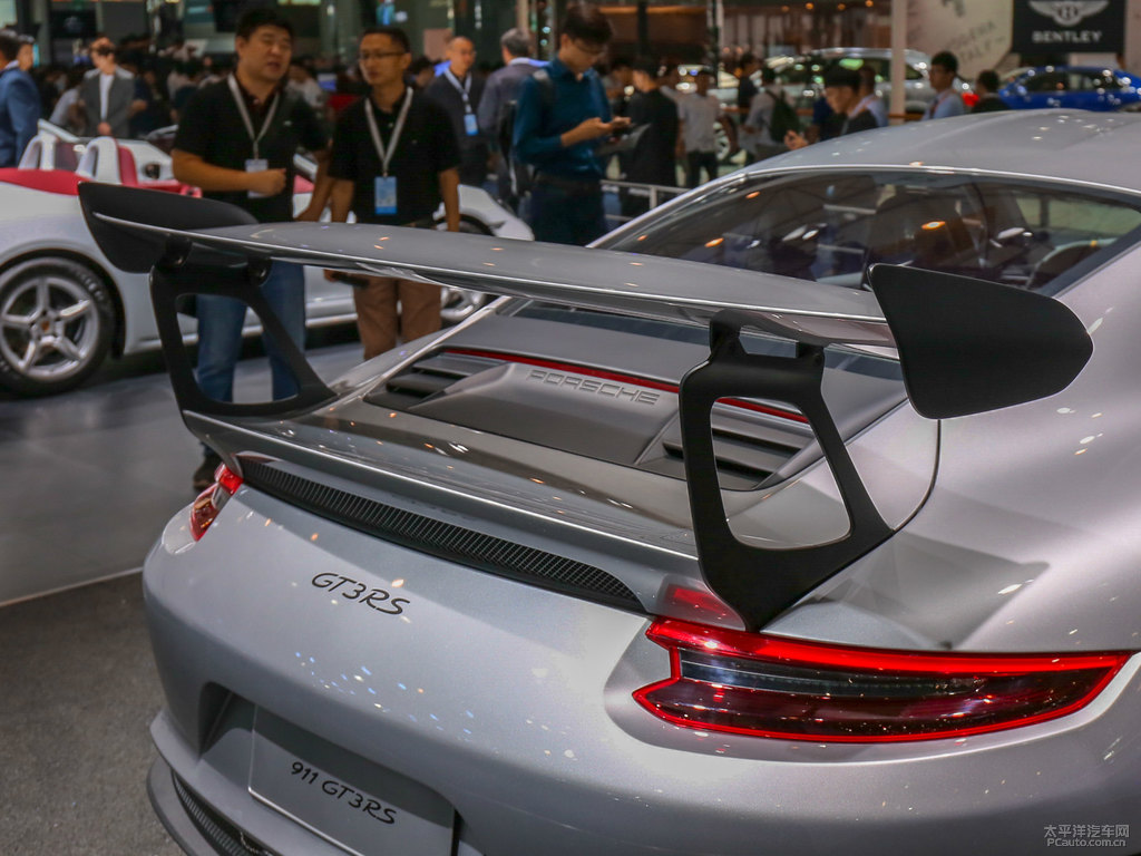 GT銀保時(shí)捷911車尾外觀圖片