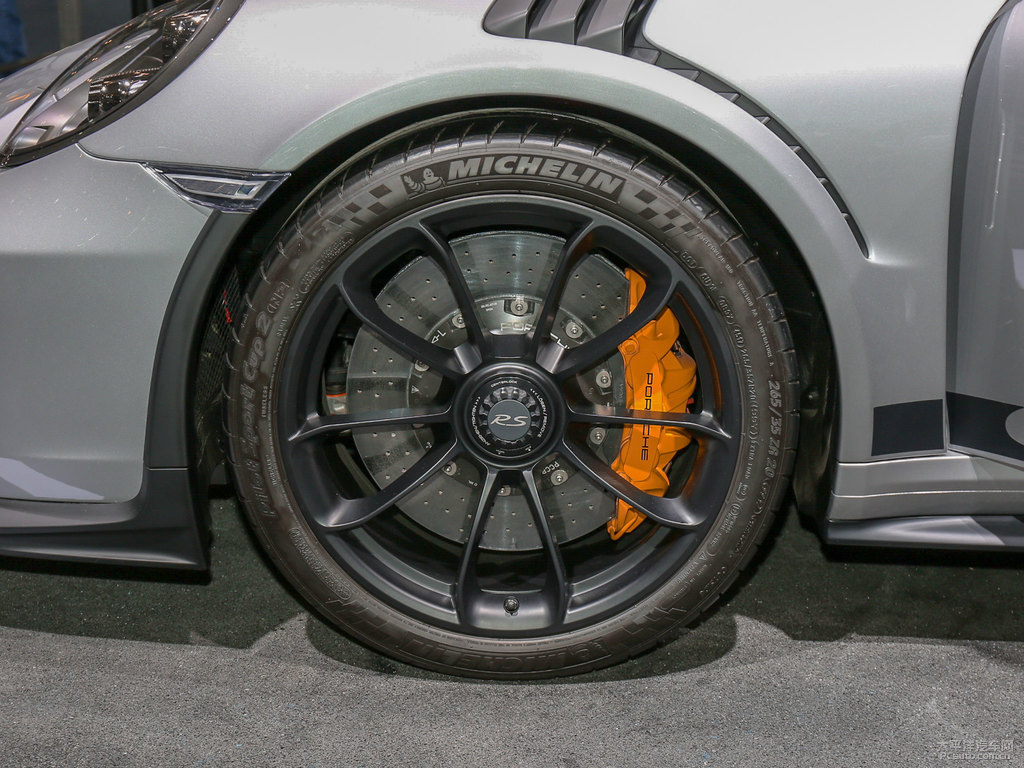 GT銀保時捷911車身外觀圖片