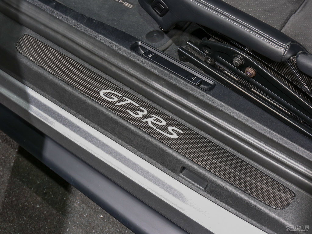 GT銀保時(shí)捷911車(chē)廂內(nèi)飾圖片