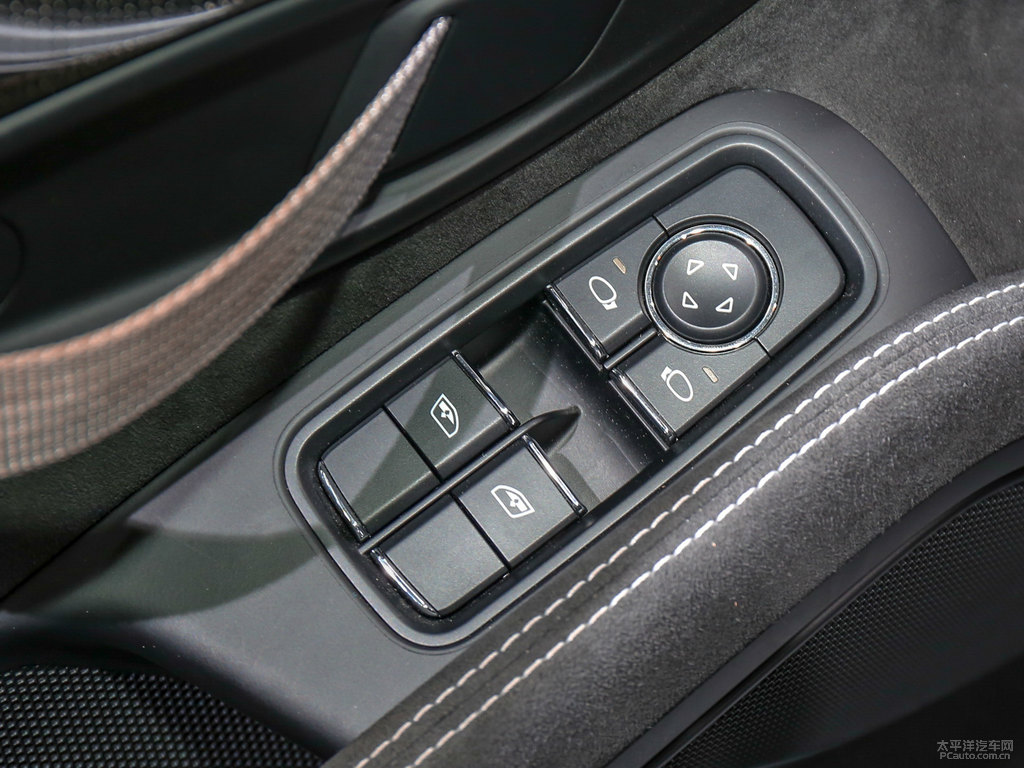 GT銀保時捷911車廂內(nèi)飾圖片
