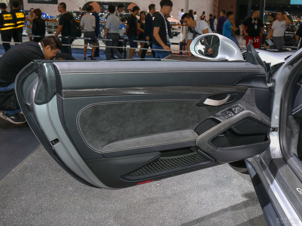 GT銀保時捷911車廂內(nèi)飾圖片