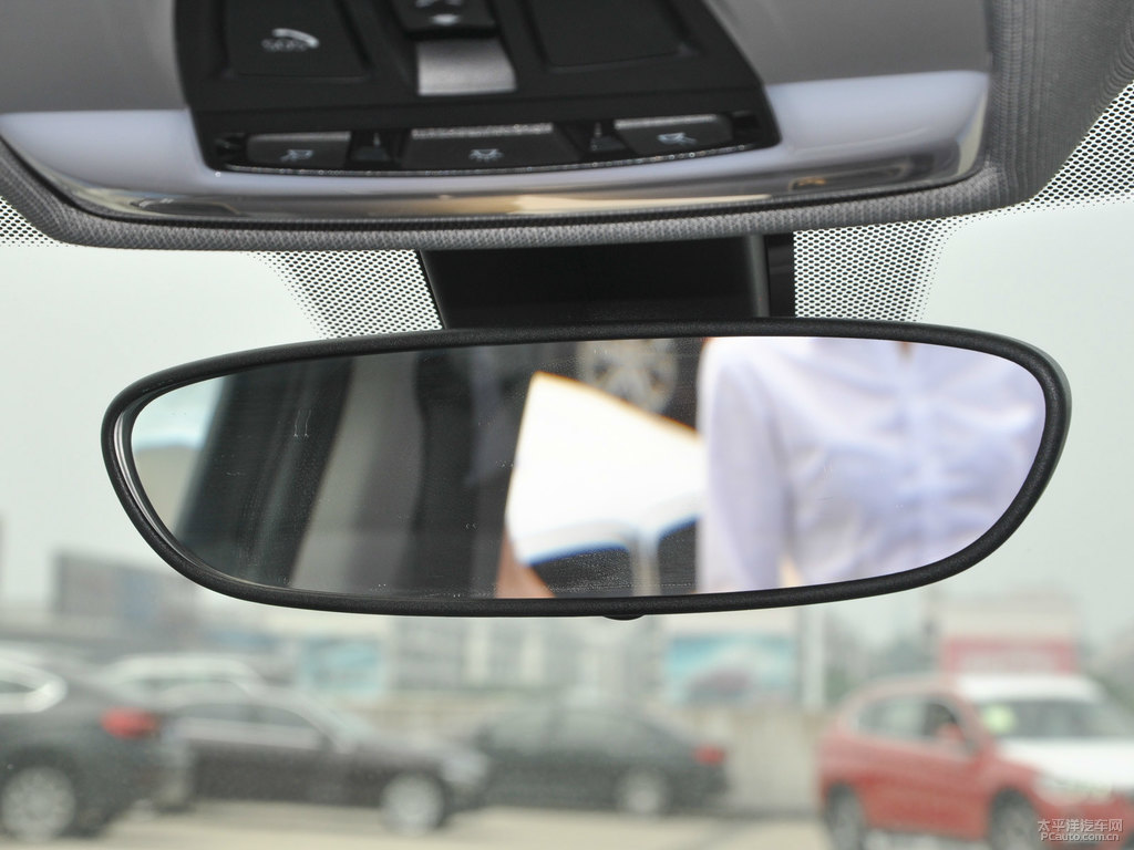 天際藍(lán)寶馬X2(進(jìn)口)車廂內(nèi)飾圖片