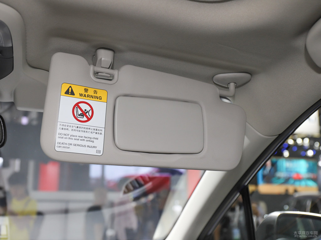 石英珠光藍(lán)斯巴魯XV車廂內(nèi)飾圖片