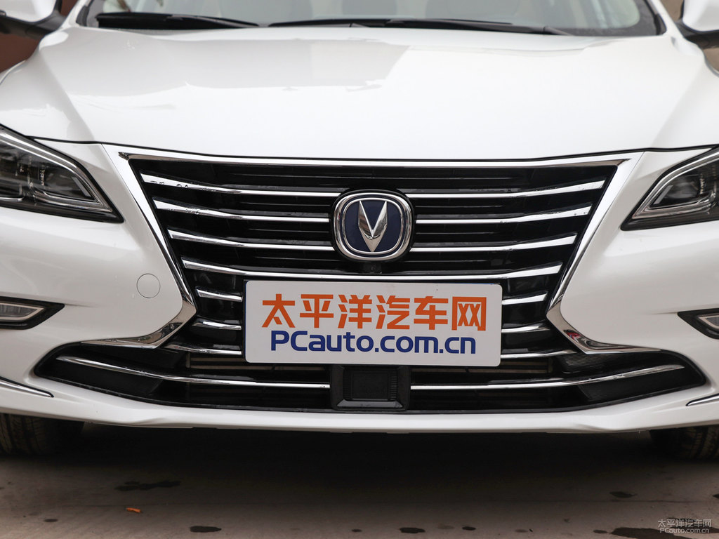 月光白睿騁CC車頭外觀圖片